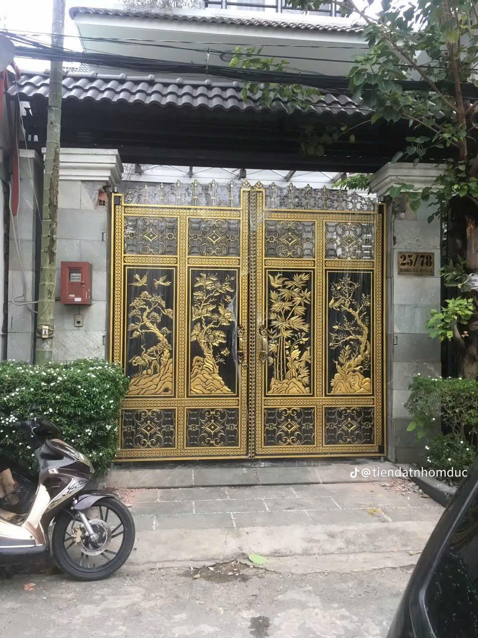 Cổng nhôm đúc Tứ Quý 4 Cánh
