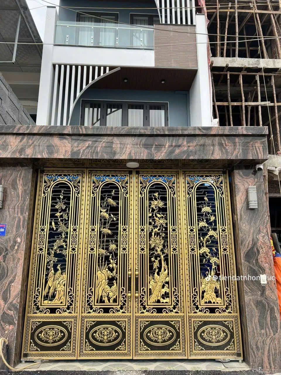 Cổng nhôm đúc 4 Cánh Tân Cổ Điển