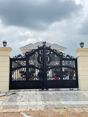 Cổng nhôm đúc Sơn Đen Ánh Đồng